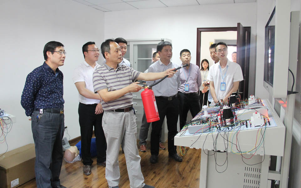 湖北省安監局局領導，宣教中心及人事處領導考察我司